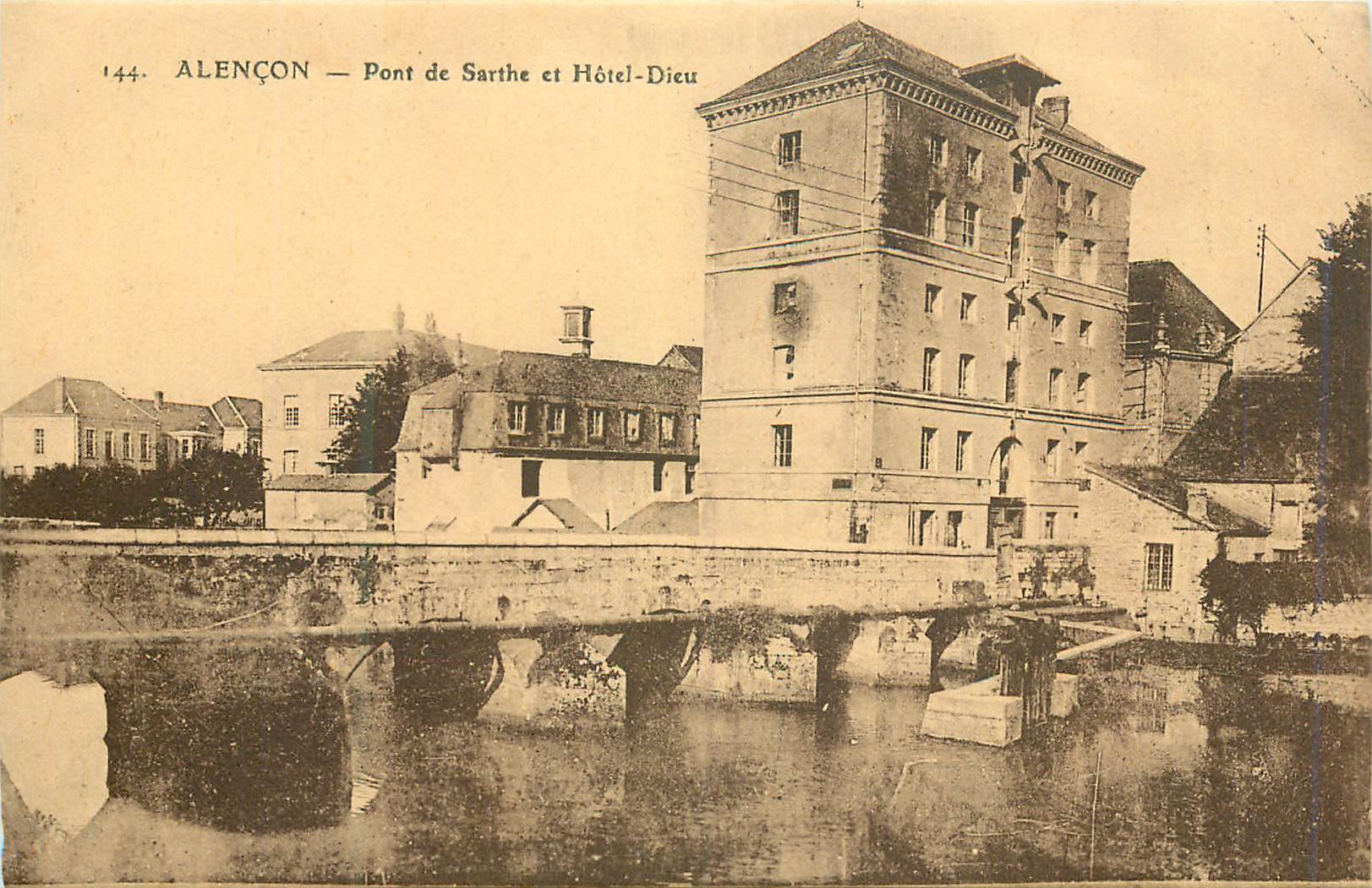 CPA Alencon Pont de Sarthe et Hotel Dieu